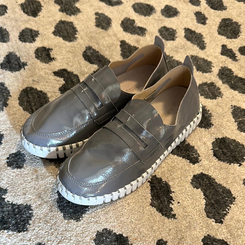Ilse Jacobsen tulip gray patent loafers size 38